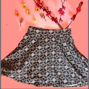 Skirt black and white